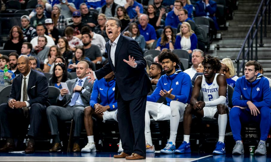 Louisville Cardinals vs Kentucky Wildcats: Predictions, Odds and Roster Notes