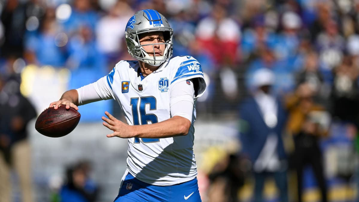 Raiders vs. Lions Picks, Predictions & Odds MNF Week 8