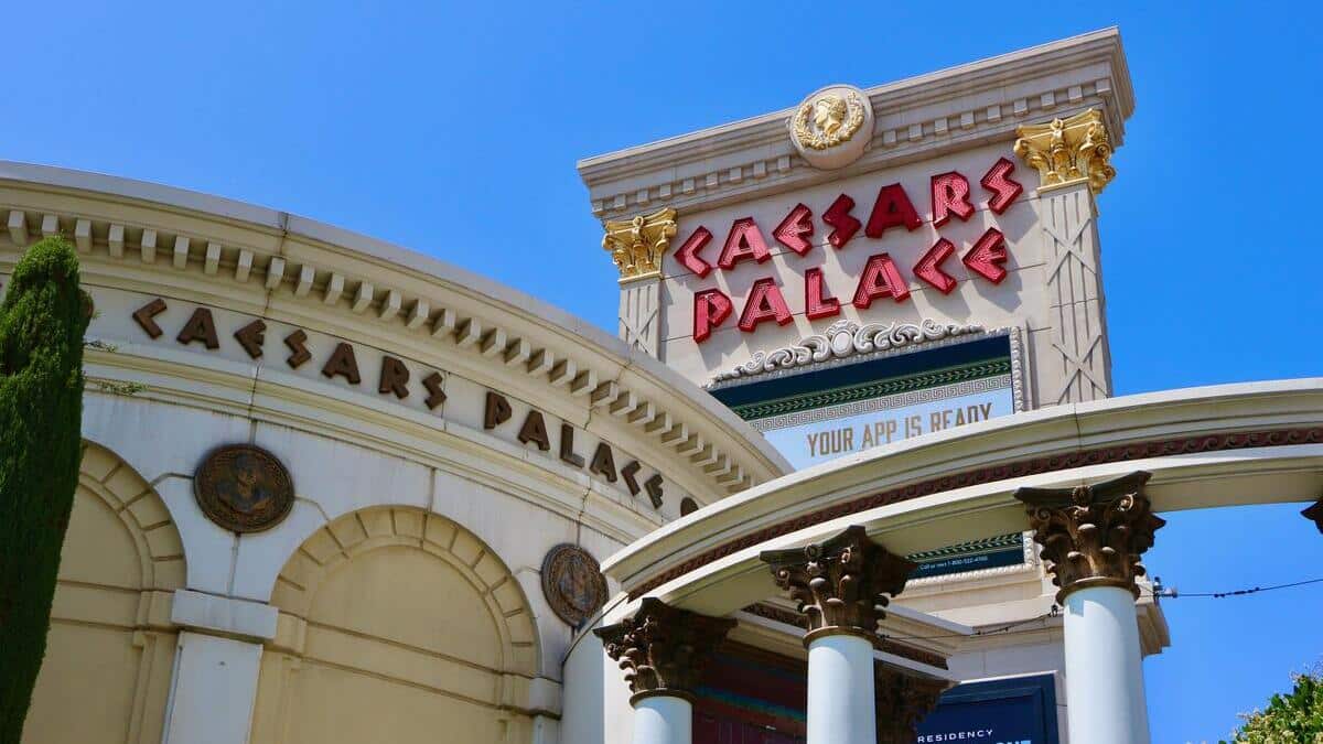 Caesars Outlook Bright Despite Dim Strip