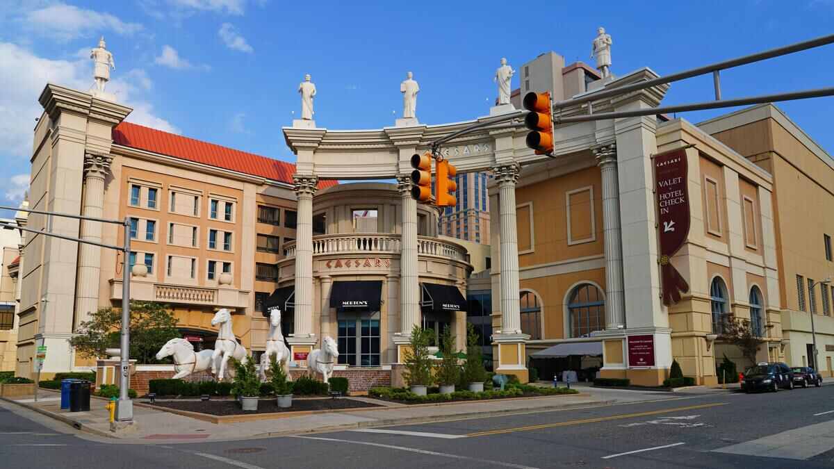 NJ Gambling Revenue Tops $600M with Strong July Gains