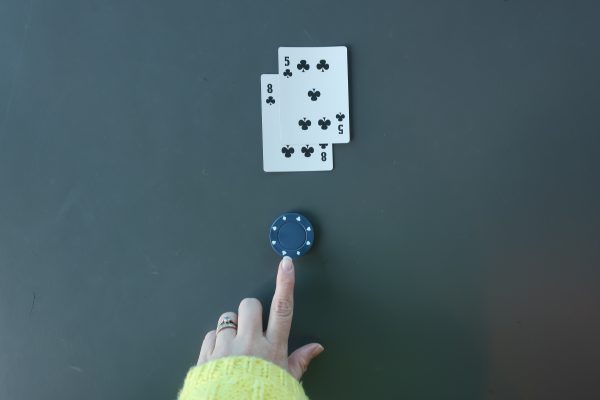 Blackjack håndsignal for å trekke kort